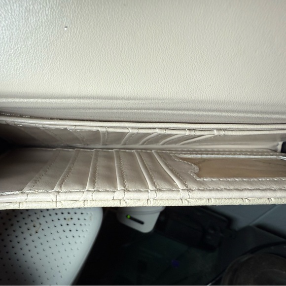 NWT!! Bebe Ivory Wristlet with Metallic Details - Picture 4 of 5